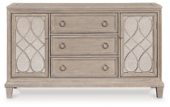 Jorlaina Dining Server